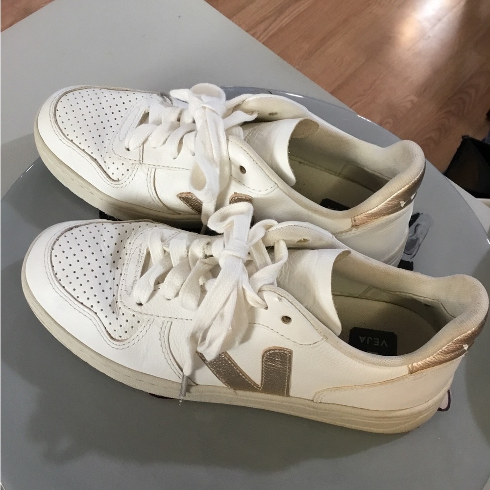 VEJA bicolor sneakers